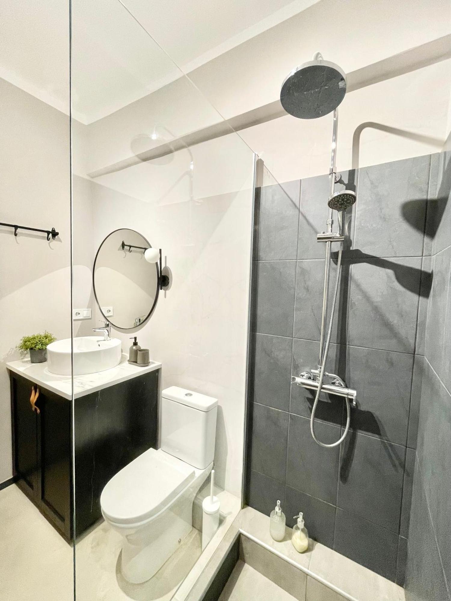 Comfy And Spacious Two Bedroom Apartment With Balcony Athen Eksteriør billede
